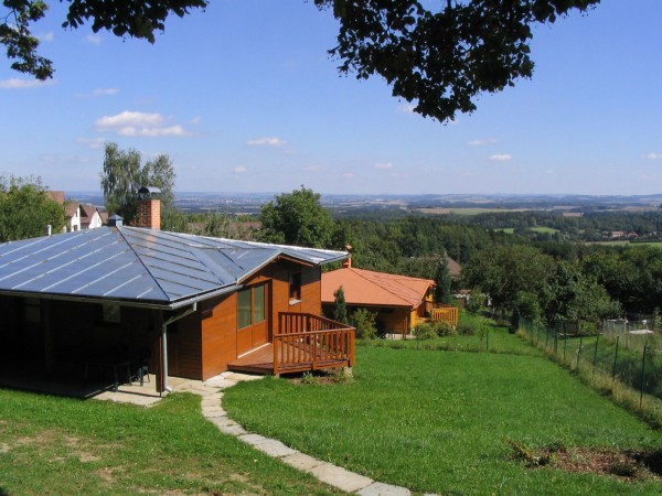CHATA NA VYSOČINĚ S KRÁSNÝM VÝHLEDEM DO KRAJINY
