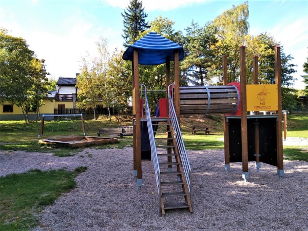 CHATA NA VYSOČINĚ S KRÁSNÝM VÝHLEDEM DO KRAJINY