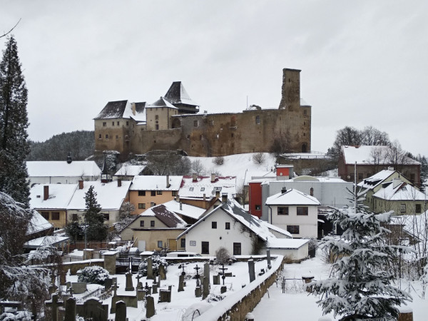 CHATA NA VYSOČINĚ S KRÁSNÝM VÝHLEDEM DO KRAJINY