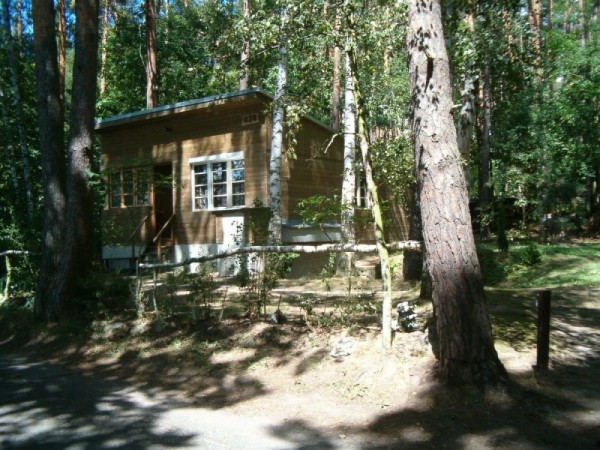 CHATA NA BŘEHU RYBNÍKA