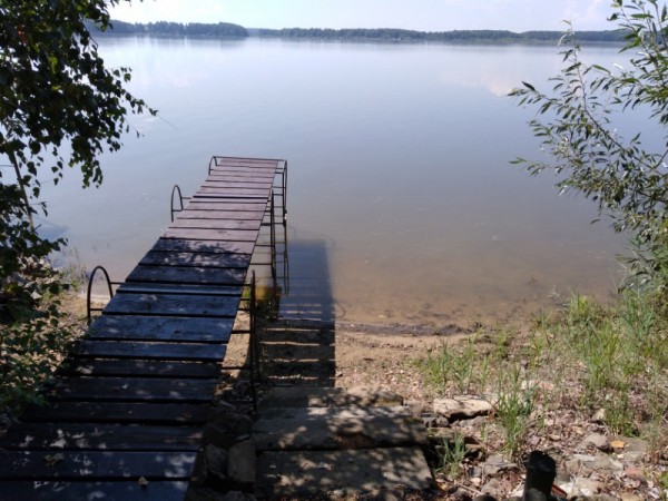 CHATA NA BŘEHU RYBNÍKA