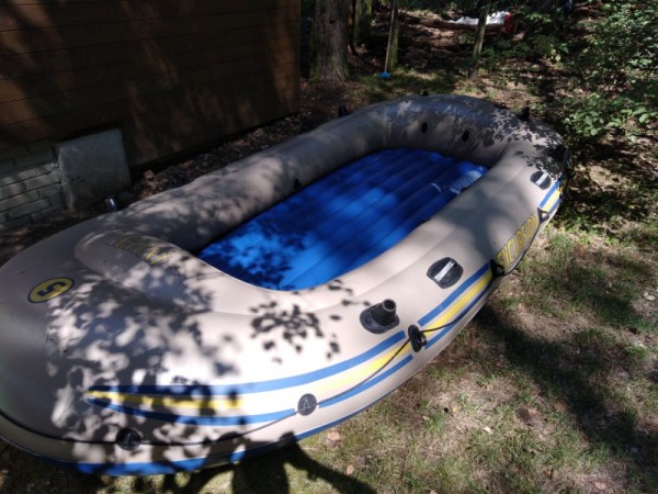 CHATA NA BŘEHU RYBNÍKA