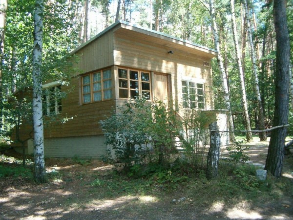 CHATA NA BŘEHU RYBNÍKA