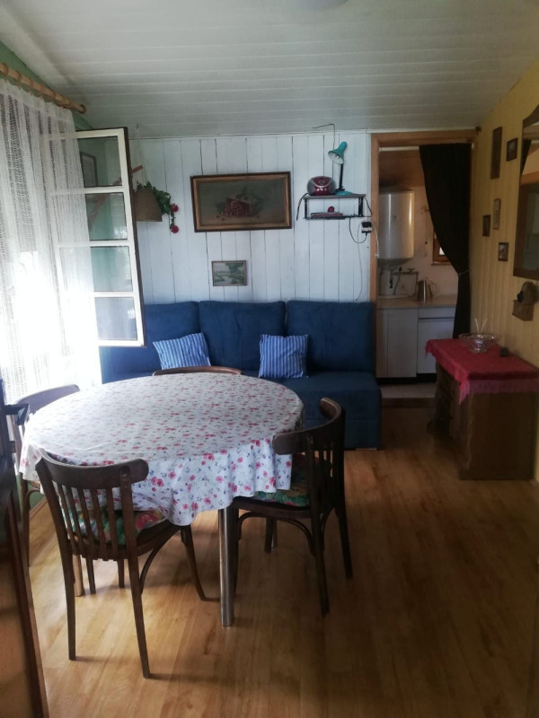 CHATA NA BŘEHU RYBNÍKA