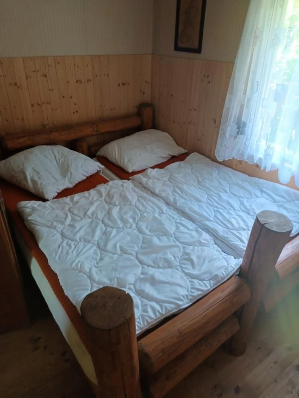 CHATY A CHALUPY K PRONAJMUTÍ BESKYDY