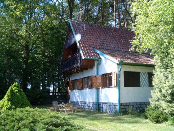 CHATA K PRONÁJMU U RYBNÍKA