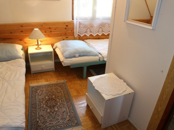 CHATA K PRONÁJMU U RYBNÍKA