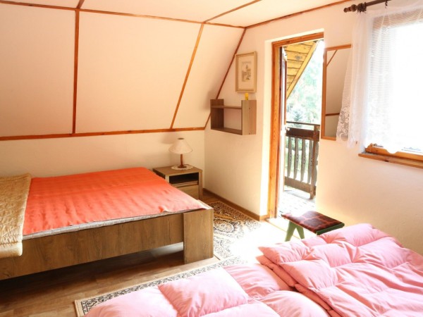 CHATA K PRONÁJMU U RYBNÍKA