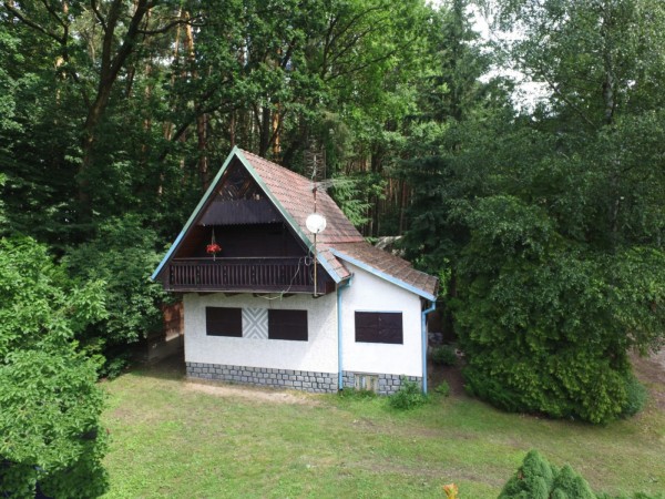 CHATA K PRONÁJMU U RYBNÍKA