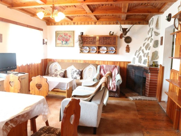 CHATA K PRONÁJMU U RYBNÍKA