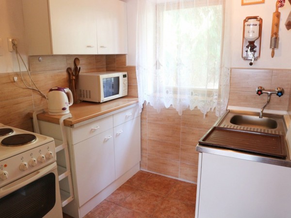 CHATA K PRONÁJMU U RYBNÍKA