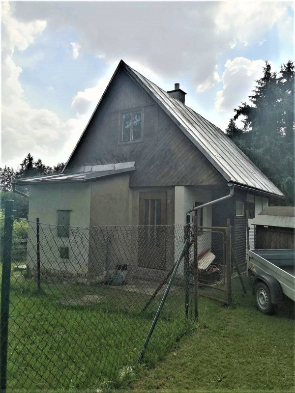 CHATA K PRONAJMUTÍ U KOUPALIŠTĚ