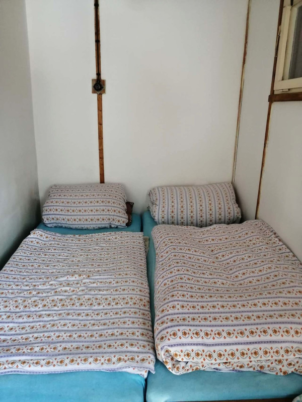 CHATA K PRONAJMUTÍ U KOUPALIŠTĚ
