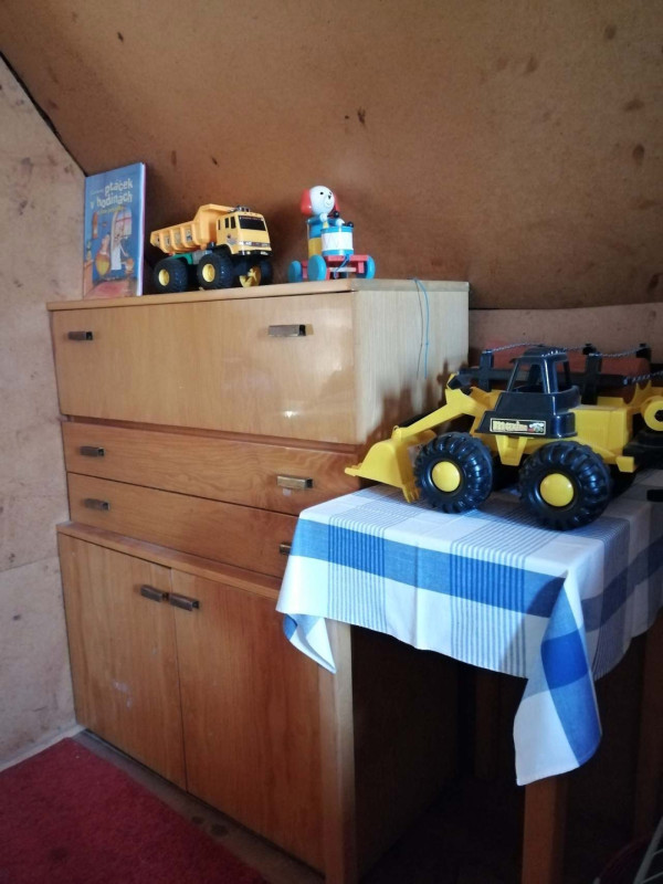 CHATA K PRONAJMUTÍ U KOUPALIŠTĚ