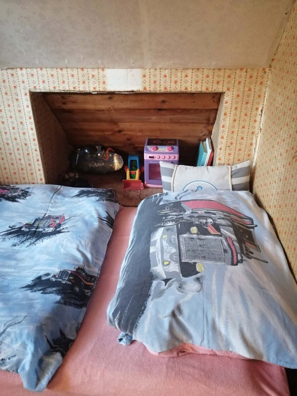 CHATA K PRONAJMUTÍ U KOUPALIŠTĚ