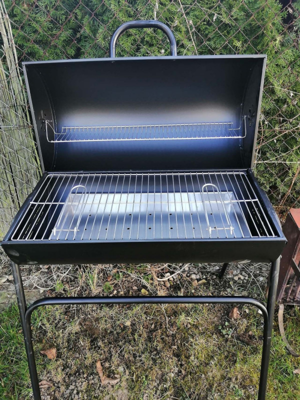 CHATA K PRONAJMUTÍ U KOUPALIŠTĚ