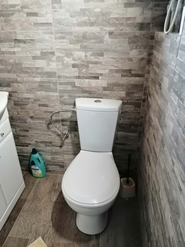 CHATA K PRONAJMUTÍ U KOUPALIŠTĚ
