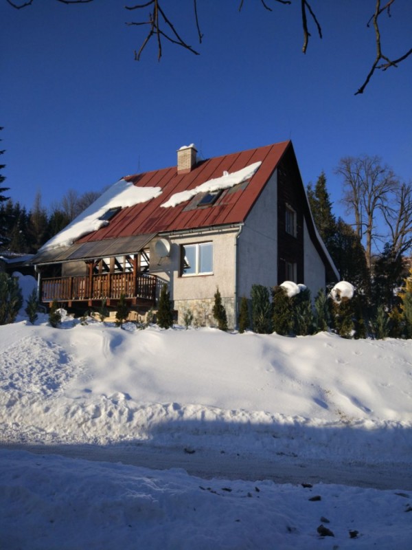 CHALUPA U SKIAREÁLU V KRKONOŠÍCH