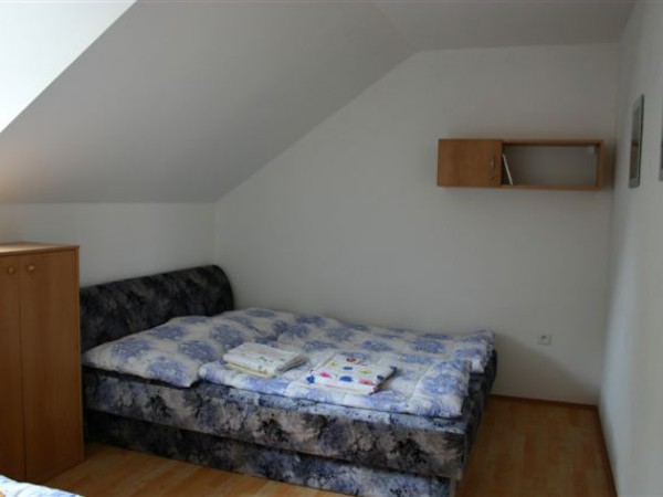 CHALUPA NAD VINNÝM SKLEPEM