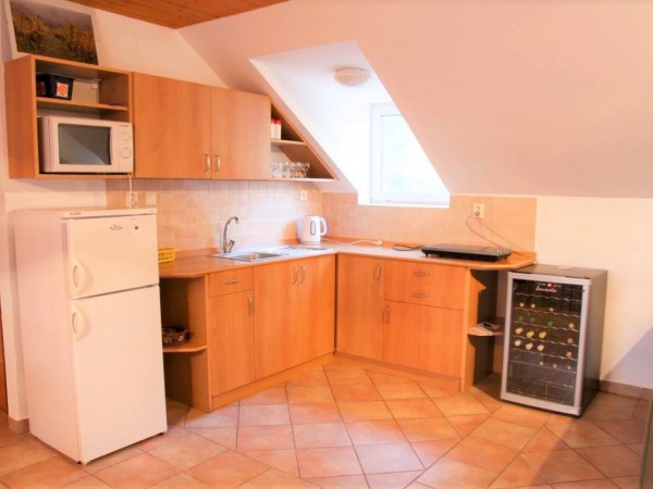 CHALUPA NAD VINNÝM SKLEPEM