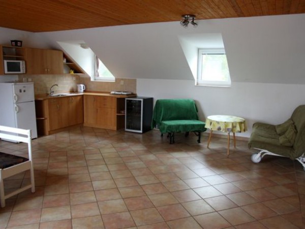 CHALUPA NAD VINNÝM SKLEPEM