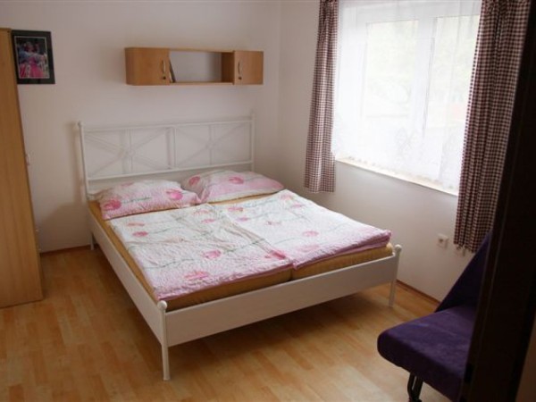 CHALUPA NAD VINNÝM SKLEPEM