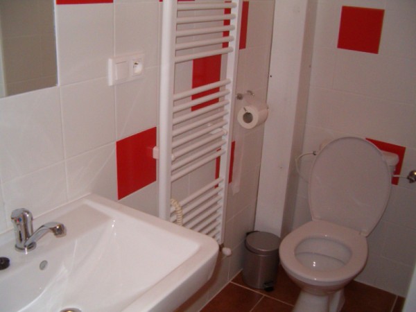 CHALUPA S BAZÉNEM V JIŽNÍCH ČECHÁCH