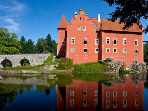 CHALUPA S BAZÉNEM V JIŽNÍCH ČECHÁCH