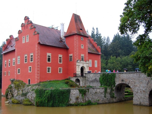 CHALUPA S BAZÉNEM V JIŽNÍCH ČECHÁCH