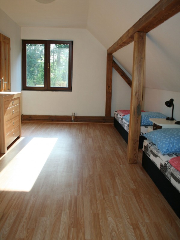 CHALUPA S BAZÉNEM V JIŽNÍCH ČECHÁCH