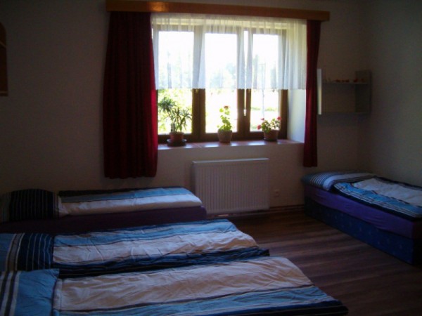 CHALUPA S BAZÉNEM V JIŽNÍCH ČECHÁCH