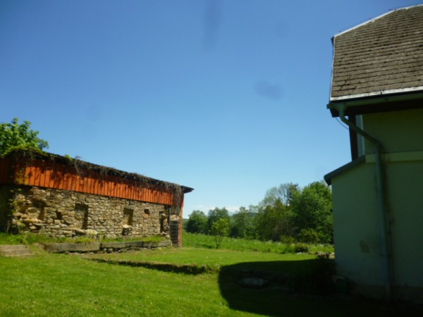 CHALUPA K PRONAJMUTÍ NA SAMOTĚ S VÍŘIVKOU