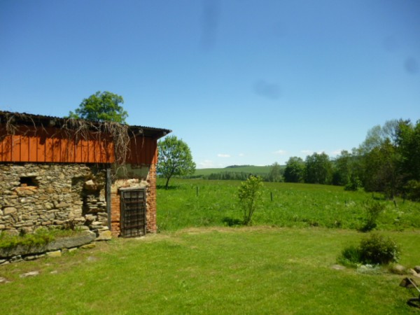 CHALUPA K PRONAJMUTÍ NA SAMOTĚ S VÍŘIVKOU