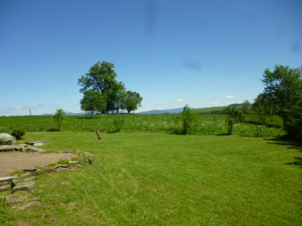 CHALUPA K PRONAJMUTÍ NA SAMOTĚ S VÍŘIVKOU