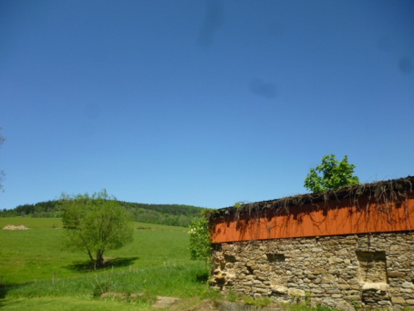 CHALUPA K PRONAJMUTÍ NA SAMOTĚ S VÍŘIVKOU