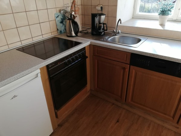 CHALUPA K PRONAJMUTÍ NA SAMOTĚ S VÍŘIVKOU