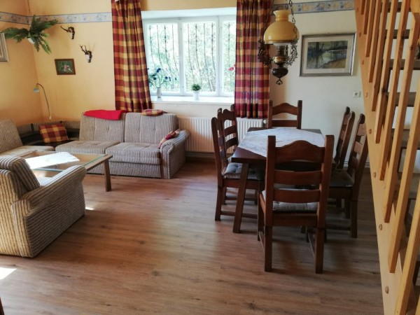 CHALUPA K PRONAJMUTÍ NA SAMOTĚ S VÍŘIVKOU