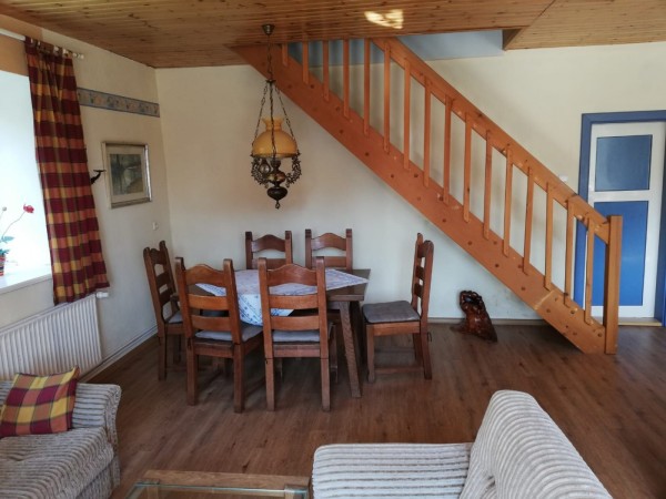 CHALUPA K PRONAJMUTÍ NA SAMOTĚ S VÍŘIVKOU