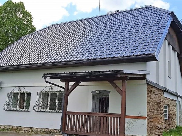 CHALUPA K PRONAJMUTÍ NA SAMOTĚ S VÍŘIVKOU