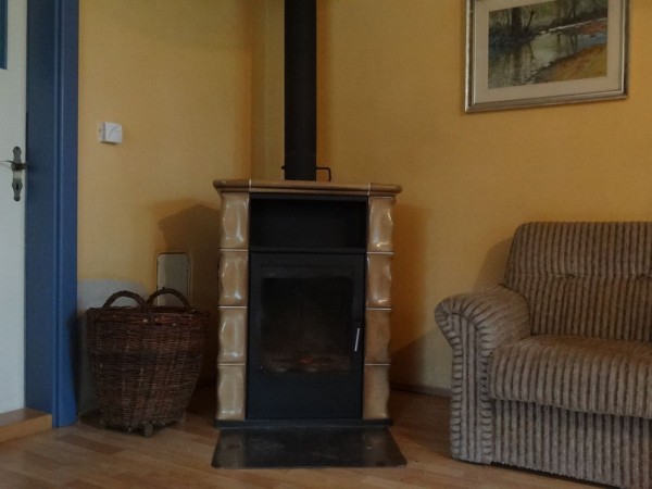 CHALUPA K PRONAJMUTÍ NA SAMOTĚ S VÍŘIVKOU