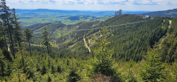 CHALUPA K PRONAJMUTÍ NA SAMOTĚ S VÍŘIVKOU