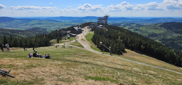 CHALUPA K PRONAJMUTÍ NA SAMOTĚ S VÍŘIVKOU