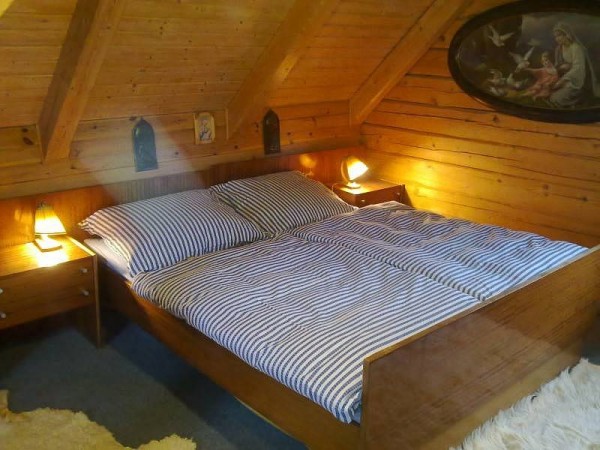 PRONÁJEM SRUBU U RYBNÍKA