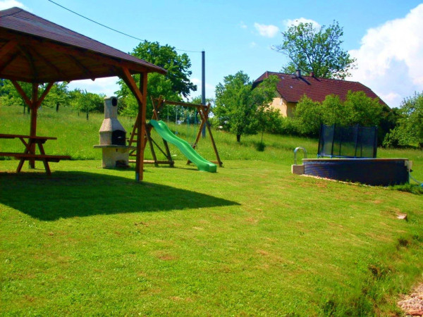 PRONÁJEM CHALUPY S BAZÉNEM A SAUNOU
