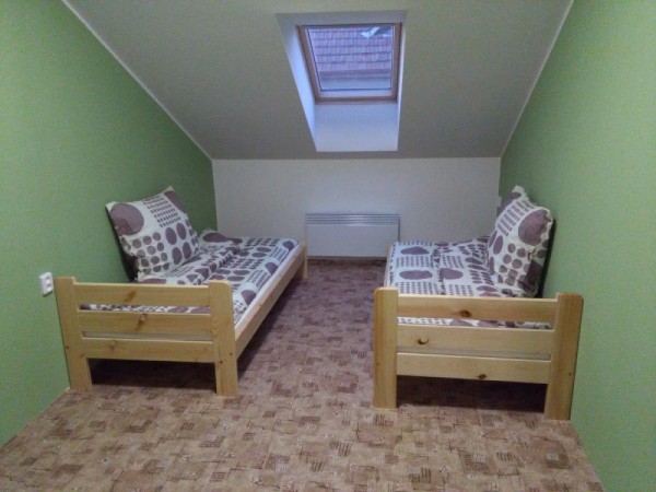 UBYTOVÁNÍ S VINNÝM SKLÍPKEM