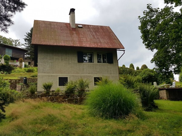 CHATA K PRONÁJMU U KOUPALIŠTĚ
