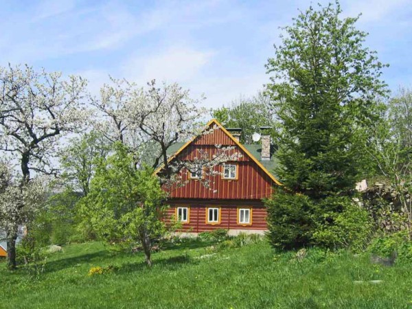 CHALUPA V KRKONOŠÍCH S BAZÉNEM