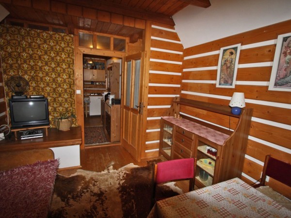 CHALUPA V KRKONOŠÍCH S BAZÉNEM