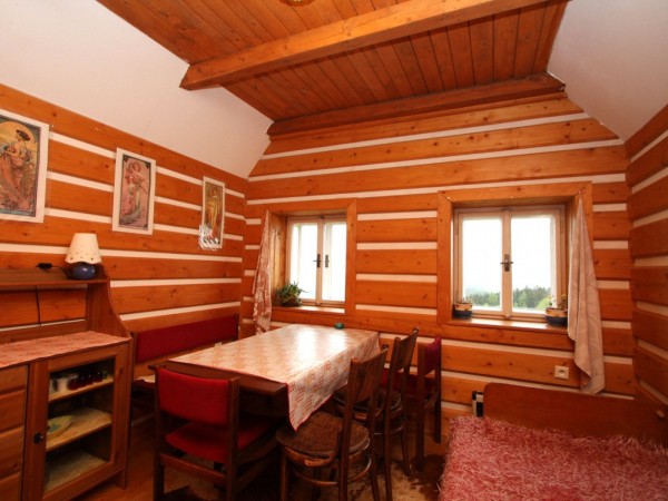 CHALUPA V KRKONOŠÍCH S BAZÉNEM