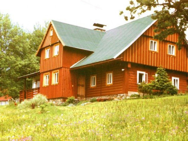 CHALUPA V KRKONOŠÍCH S BAZÉNEM